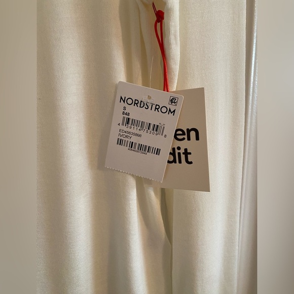 Nordstrom Open Edit Top in White - Picture 2 of 6